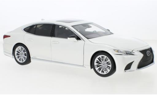 Diecast model cars Lexus LS 1/18 AUTOart 500h metallise white 2018 Lexus LS 1/18 AUTOart 500h metallise white 2018 diecast model cars
