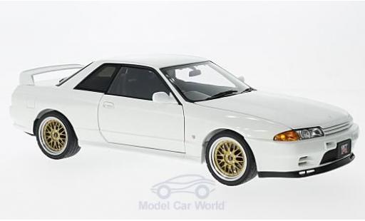 Diecast model cars Nissan Skyline 1/18 AUTOart GT-R (R32) V-Spec II white RHD 1991 Tuned Version Nissan Skyline 1/18 AUTOart GT-R (R32) V-Spec II white RHD 1991 Tuned Version diecast model cars