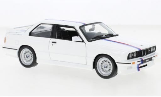 Diecast model cars Bmw M3 1/24 Burago (E30) white/Décorer 1988 Bmw M3 1/24 Burago (E30) white/Décorer 1988 diecast model cars