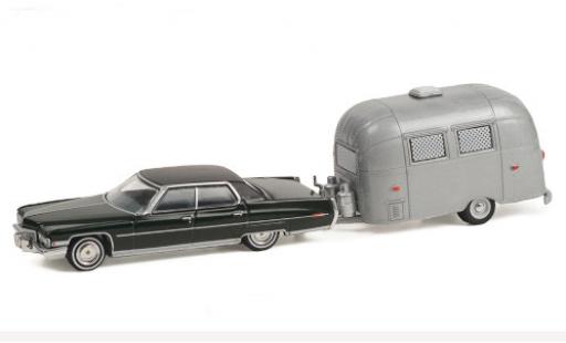 Diecast model cars Cadillac Sedan 1/64 Greenlight DeVille green/black 1972 mit Airstream Bambi Cadillac Sedan 1/64 Greenlight DeVille green/black 1972 mit Airstream Bambi diecast model cars