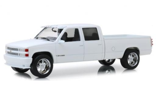 Diecast model cars Chevrolet Silverado 1/18 Greenlight 3500 Crew Cab Custom white 1997 Chevrolet Silverado 1/18 Greenlight 3500 Crew Cab Custom white 1997 diecast model cars