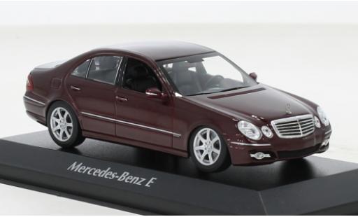 Diecast model cars Mercedes Classe E 1/43 Maxichamps (W211) metallise red 2006 Mercedes Classe E 1/43 Maxichamps (W211) metallise red 2006 diecast model cars