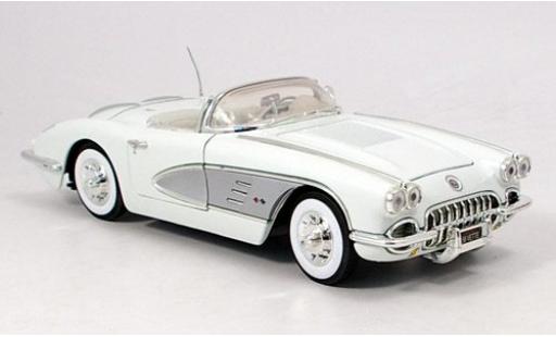 Diecast model cars Chevrolet Corvette 1/18 Motormax white/grey 1958 Chevrolet Corvette 1/18 Motormax white/grey 1958 diecast model cars