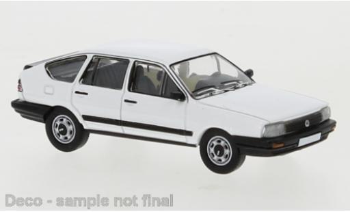 Diecast model cars Volkswagen Passat 1/87 PCX87 B2 white 1985 Volkswagen Passat 1/87 PCX87 B2 white 1985 diecast model cars