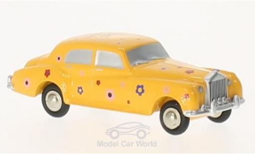 Diecast model cars Rolls Royce Silver Cloud 1/90 Schuco yellow/Dekor Happy Birthday 2017 Rolls Royce Silver Cloud 1/90 Schuco yellow/Dekor Happy Birthday 2017 diecast model cars