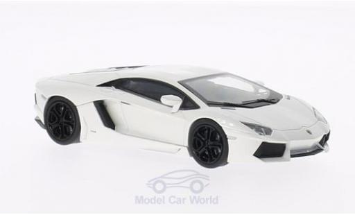 Diecast model cars Lamborghini Aventador LP700-4 1/43 Welly LP700-4 metallic white Lamborghini Aventador LP700-4 1/43 Welly LP700-4 metallic white diecast model cars
