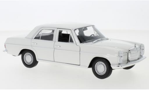 Diecast model cars Mercedes 220 1/24 Welly (W115) white 1968 Mercedes 220 1/24 Welly (W115) white 1968 diecast model cars
