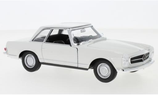 Diecast model cars Mercedes 230 1/24 Welly SL (W113) white 1963 Mercedes 230 1/24 Welly SL (W113) white 1963 diecast model cars