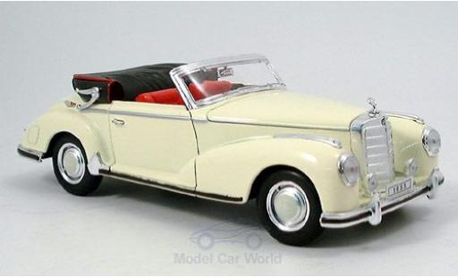 Diecast model cars Mercedes 300 1/18 Welly S Cabriolet beige 1955 Mercedes 300 1/18 Welly S Cabriolet beige 1955 diecast model cars