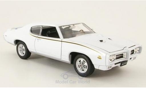 Diecast model cars Pontiac GTO 1/24 Welly white 1969 The Judge ohne Vitrine Pontiac GTO 1/24 Welly white 1969 The Judge ohne Vitrine diecast model cars