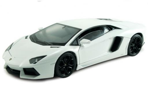 Diecast model cars Lamborghini Aventador 1/24 Welly LP 700-4 white Lamborghini Aventador 1/24 Welly LP 700-4 white diecast model cars