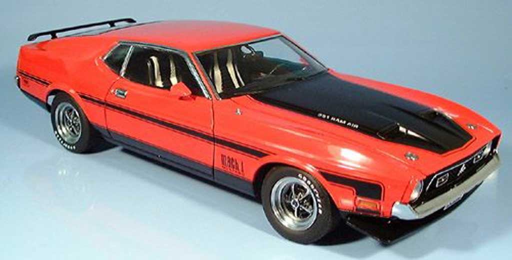 Maquette voiture Ford Mustang Fastback verte 1967 1:18 - maquette