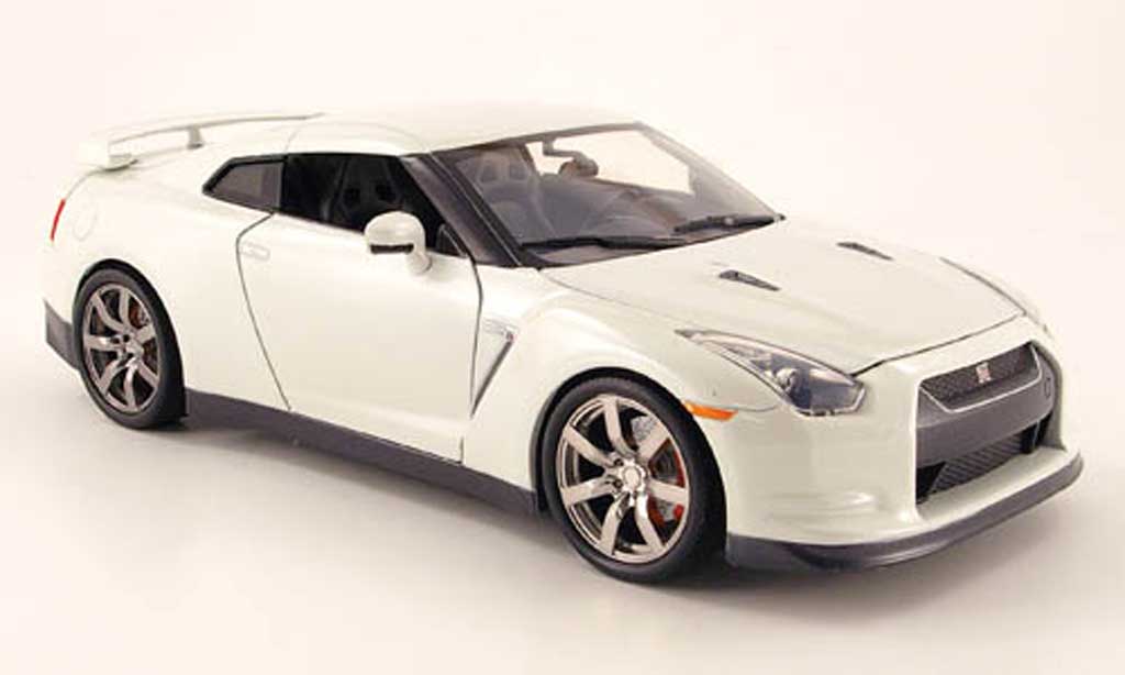 Diecast model cars Nissan Skyline R35 1/18 Kyosho R35 gt-r