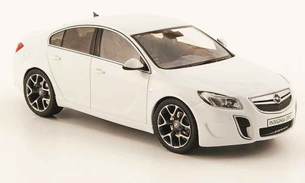Opel insignia miniature on sale