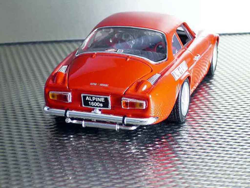 Diecast model cars Alpine A110 1/18 Maisto 1600s red 