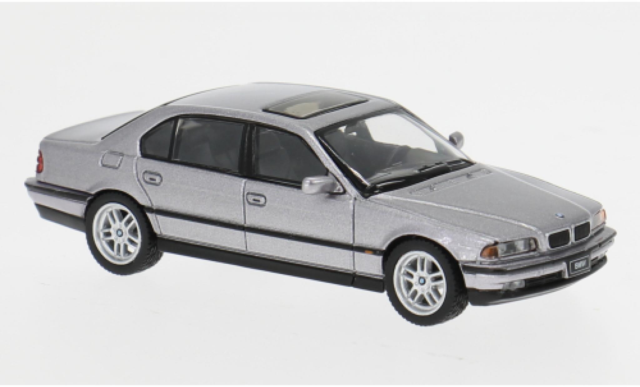 Bmw 750 1/64 Mini GT iL (E38) silber 1:64 diecast model cars