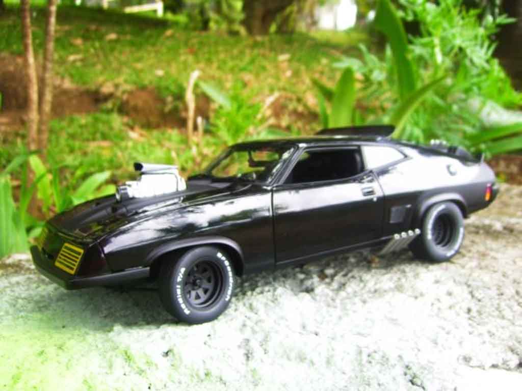 Mad Max ROAD WARRIOR INTERCEPTOR 1/18 Autoart falcon 1973