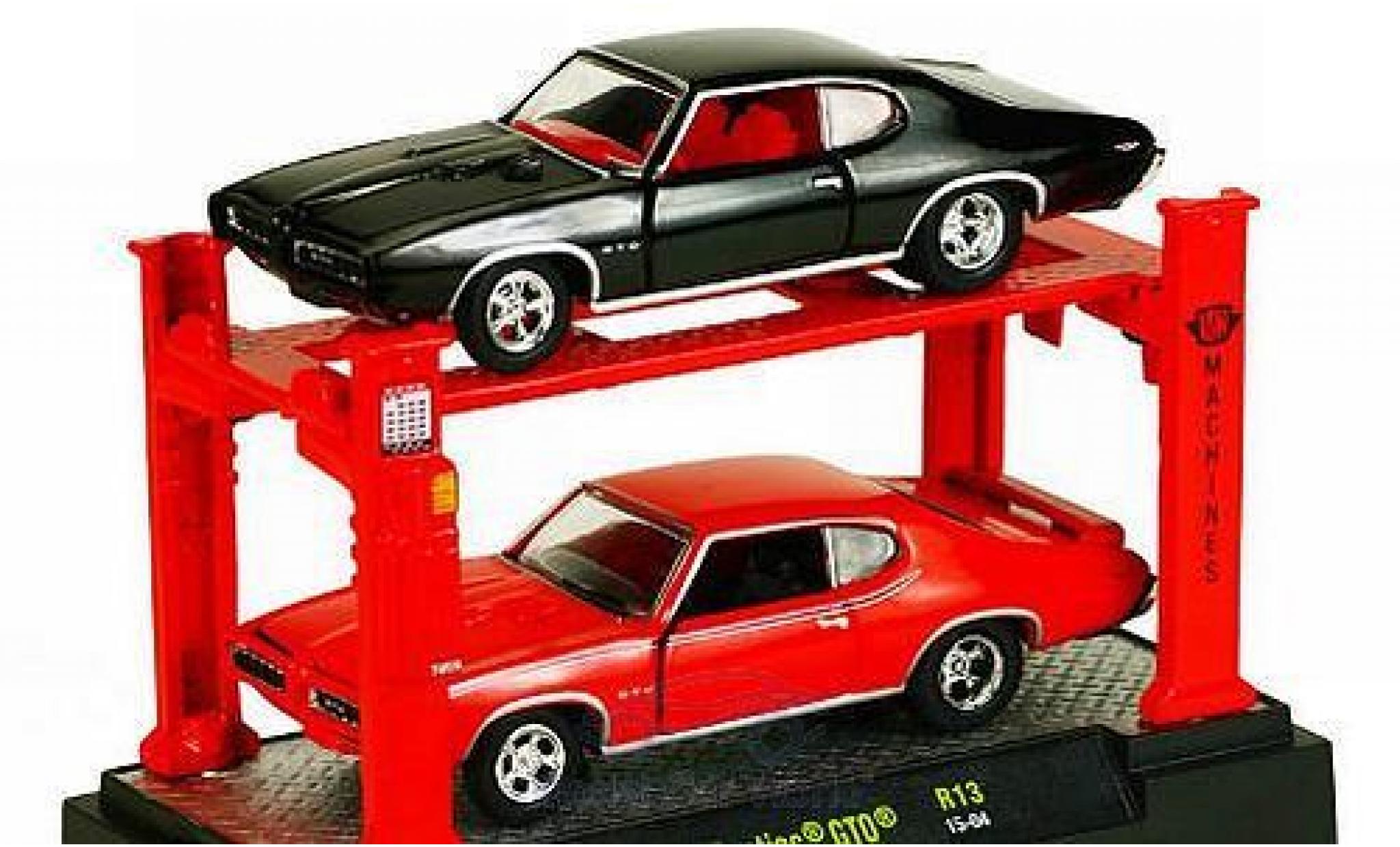 Diecast model cars Pontiac GTO 1/64 M2 Machines 1969 Auto Lift 2er-Set: je  1x black und red sowie Hebebühne 