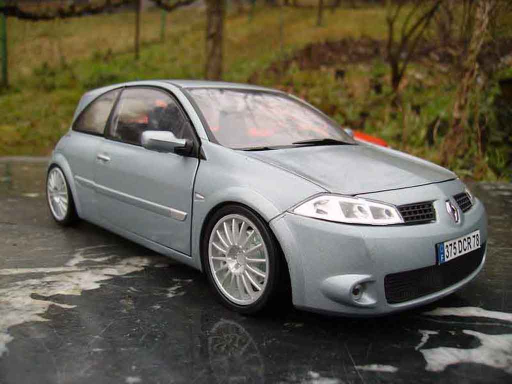 Diecast model cars Renault Megane Sport 1 18 Burago Sport rs grey