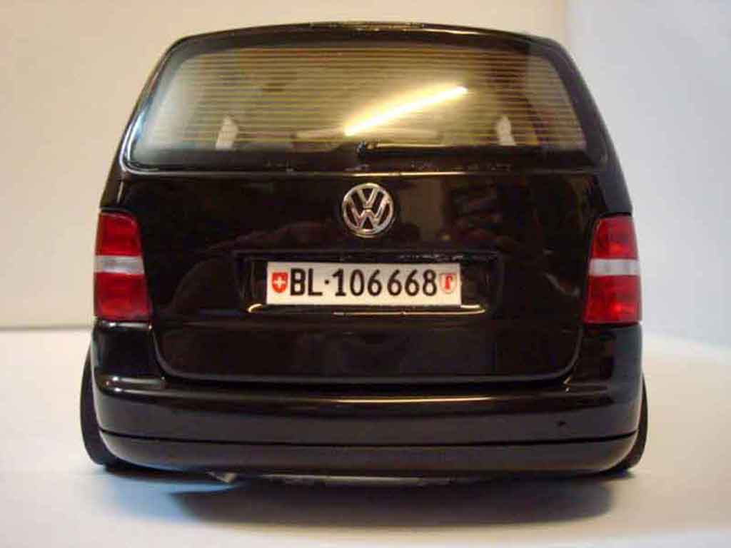 Diecast model cars Volkswagen Touran 1/18 Shanghai Volkswagen black jantes  porsche 