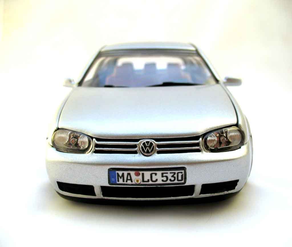 Volkswagen Golf 4 GTI 1/18 Revell 4 GTI german look jantes borbet type a