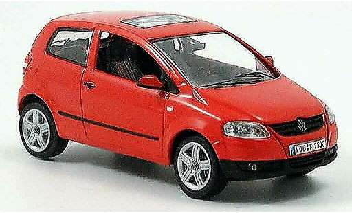 Volkswagen Fox Base 1/43 Schuco red avec lenkung 2005 diecast model cars