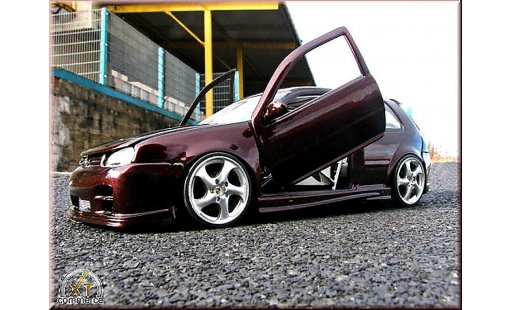 Volkswagen Golf GTI 1/18 Revell purple jantes porsche 17 pouces kit carrosserie diecast model cars