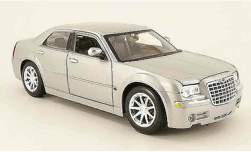 Chrysler 300C Sedan 1/18 Maisto grey metallized 2005 diecast model cars