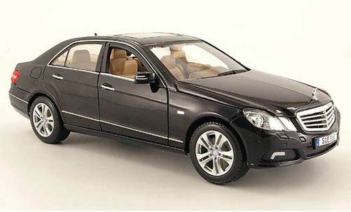 Mercedes Classe E Base 1/18 Maisto 350 (w 212) black 2009 diecast model cars