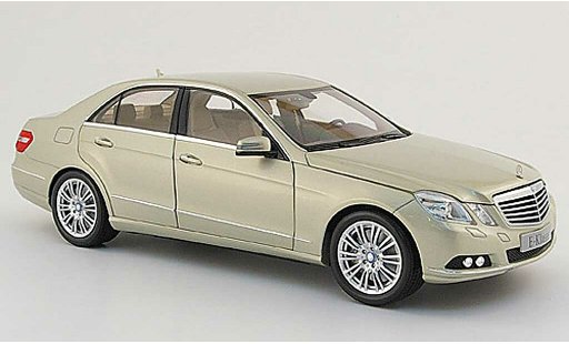 Mercedes Classe E Base 1/18 Minichamps (w 212) beige 2009 diecast model cars