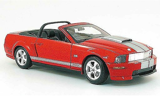 Shelby GT Convertible 1/18 Shelby Collectibles cabriolet red avec bandes whites 2008 diecast model cars