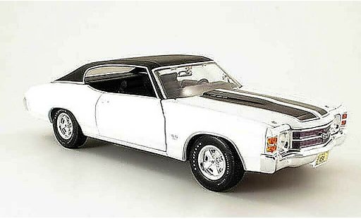 Chevrolet Chevelle SS 1/18 Maisto 1971 SS454 white/black diecast model cars