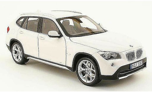 Bmw X1 suv 1/18 Kyosho 2.8i xdrive white diecast model cars