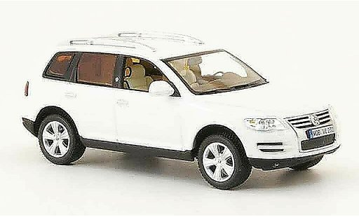 Volkswagen Touareg Base 1/43 Minichamps white north sail diecast model cars