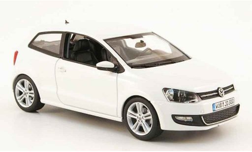 Volkswagen Polo Base 1/43 Schuco white diecast model cars
