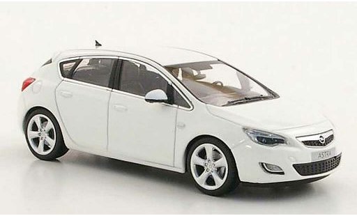 Opel Astra Base 1/43 Minichamps white 2010 diecast model cars