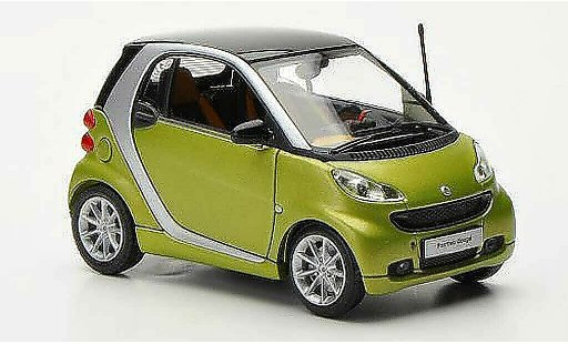 Smart ForTwo Coupe 1/43 Minichamps matt green/grey 2010 diecast model cars