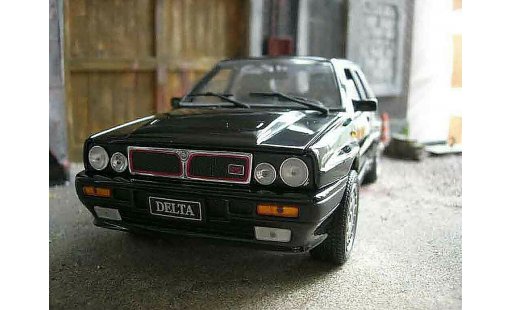 Lancia Delta HF Integrale 1/18 Sun Star 16s black diecast model cars