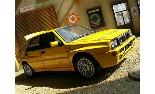 Lancia Delta HF Integrale 1/18 Kyosho evolution 2 yellow diecast model cars