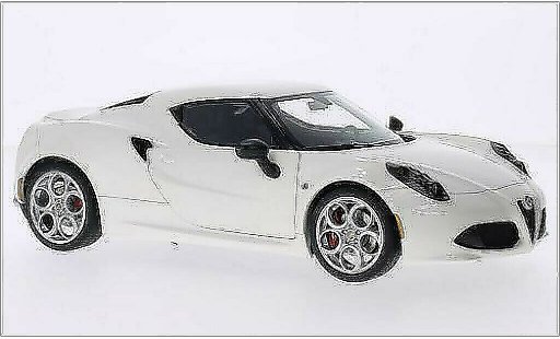 Alfa Romeo 4C coupe 1/18 Autoart metallic white 2013 diecast model cars