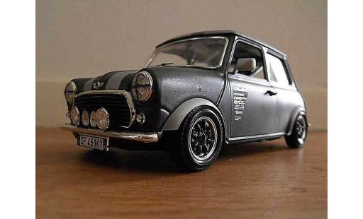 Austin Mini cooper 1/18 Burago 1969 preparation course diecast model cars