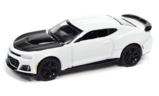 Diecast model cars Chevrolet Camaro 1/64 Auto World ZL1 white/black 2019 Chevrolet Camaro 1/64 Auto World ZL1 white/black 2019 diecast model cars