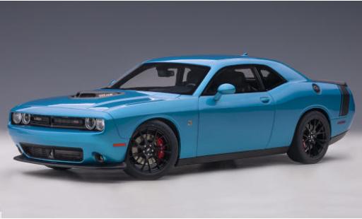 Dodge Challenger 1/18 AUTOart 392 HEMI Scat Pack Shaker metallic blue/matt-black 2018 diecast model cars