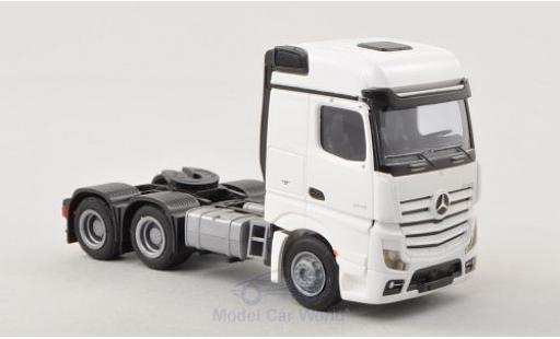 Diecast model cars Mercedes Actros 1/87 AWM 2 Bigspace white Solo-Zugmaschine 3-achsig white Mercedes Actros 1/87 AWM 2 Bigspace white Solo-Zugmaschine 3-achsig white diecast model cars