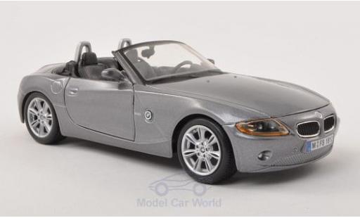 Diecast model cars Bmw Z4 1/24 Burago metallic grey Verdeck geöffnet Bmw Z4 1/24 Burago metallic grey Verdeck geöffnet diecast model cars