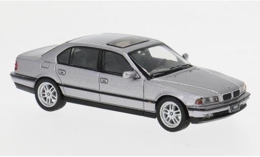 Bmw 750 1/64 Mini GT iL (E38) silber 1:64 diecast model cars