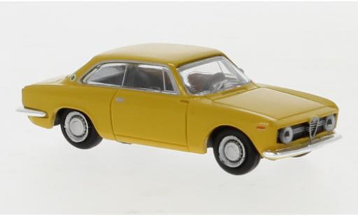 Diecast model cars Alfa Romeo Giulia 1/87 Brekina Sprint GT yellow 1974 Alfa Romeo Giulia 1/87 Brekina Sprint GT yellow 1974 diecast model cars