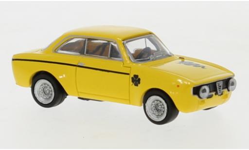 Diecast model cars Alfa Romeo GT 1/87 Brekina A 1300 yellow 1965 Alfa Romeo GT 1/87 Brekina A 1300 yellow 1965 diecast model cars