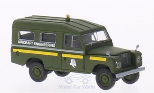 Diecast model cars Land Rover 109 1/18 Brekina County Station Wagon RAF Aircraft Engineering (GB) oliv Land Rover 109 1/18 Brekina County Station Wagon RAF Aircraft Engineering (GB) oliv diecast model cars