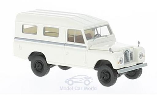Diecast model cars Land Rover 109 1/18 Brekina white Land Rover 109 1/18 Brekina white diecast model cars